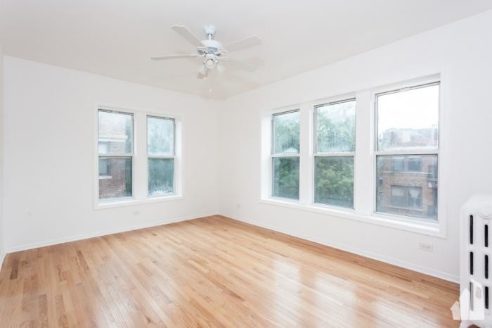 1050 W Catalpa Ave in Chicago, IL - Building Photo