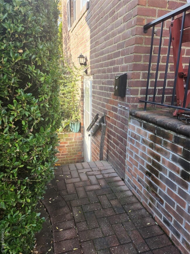 571 Laurelton Blvd in Long Beach, NY - Building Photo - Building Photo