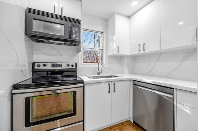 1035 Briar Hill Av in Toronto, ON - Building Photo - Building Photo