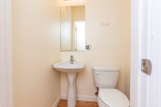 2415 W 24th St, Unit Unit 6 in Chicago, IL - Building Photo - Building Photo