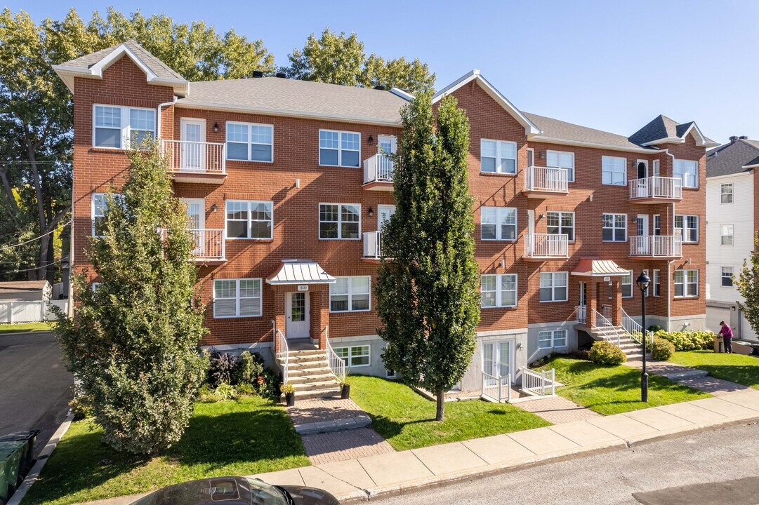 14640 Sherbrooke Rue E in Montréal, QC - Building Photo