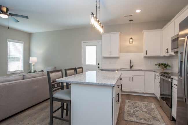 Parkwood West Townhomes in Fayetteville, NC - Building Photo - Interior Photo