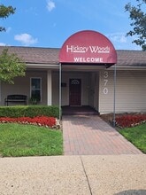Hickory Woods in Westland, MI - Foto de edificio - Building Photo