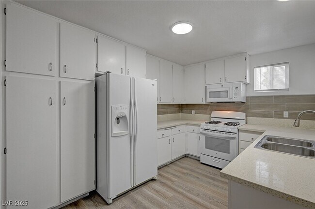 property at 7182 Acorn Ct
