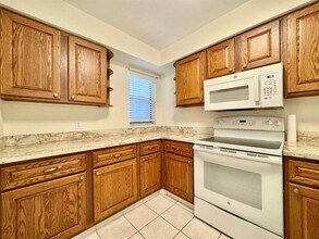 5537 Sea Forest Dr in New Port Richey, FL - Building Photo - Building Photo