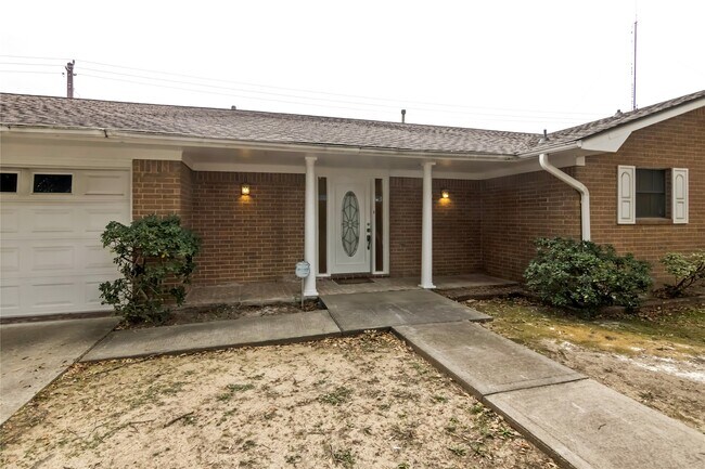 2303 Kipling St in Baytown, TX - Building Photo - Building Photo