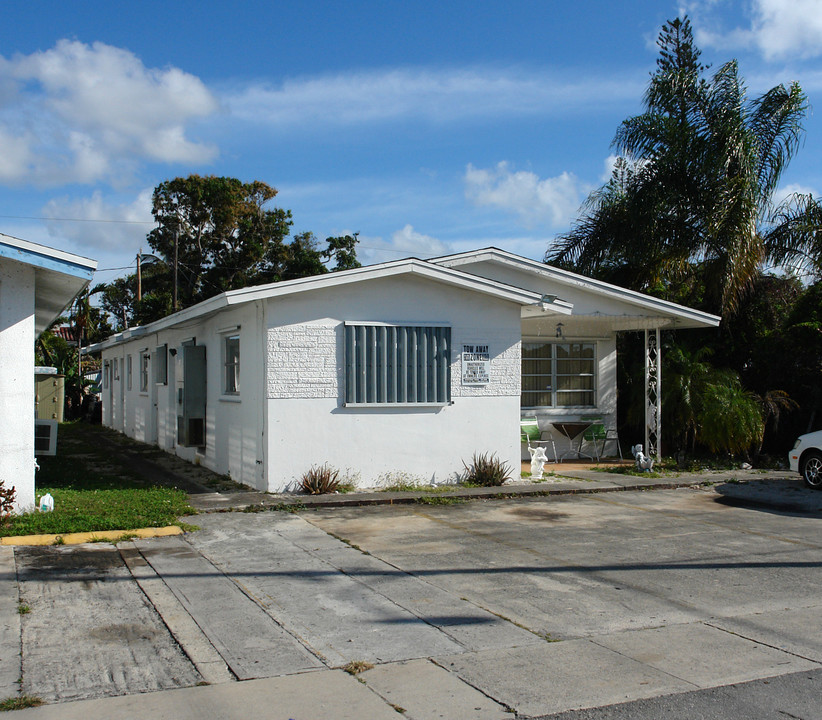 1715 Johnson St in Hollywood, FL - Building Photo