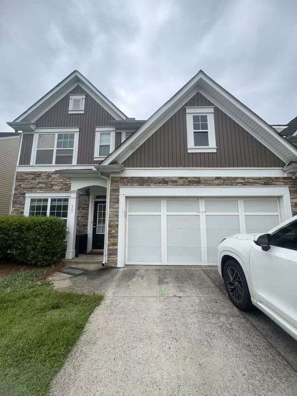 property at 3282 Briaroak Dr