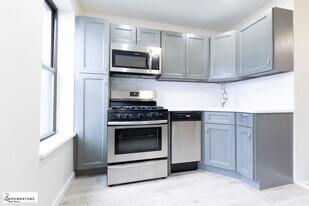 662 6th Ave, Unit 4L in Brooklyn, NY - Building Photo