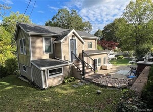 2 Avon Rd in Lake Peekskill, NY - Building Photo - Building Photo