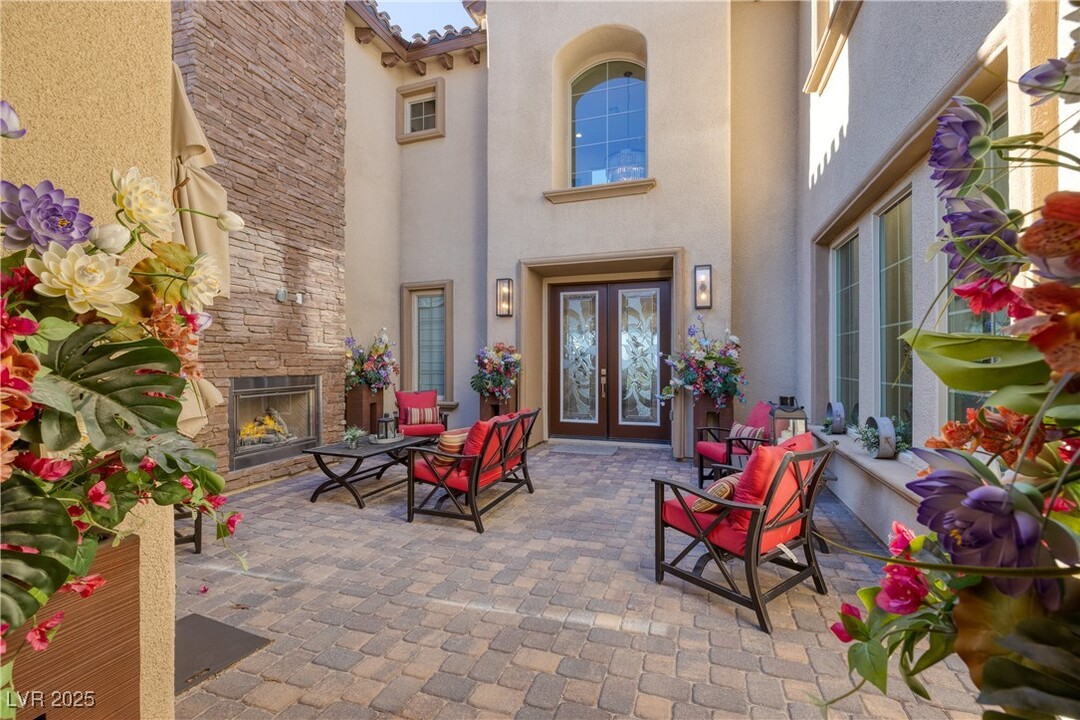 30 Olympia Outlook Dr in Las Vegas, NV - Building Photo