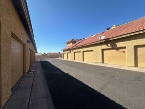 1126 W Elliot Rd in Chandler, AZ - Building Photo - Building Photo