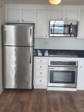 3320 Spinnaker Ln in Detroit, MI - Building Photo - Building Photo