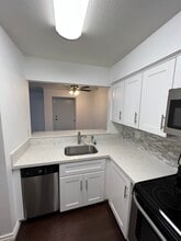 1375 Caminito Gabaldon, Unit F in San Diego, CA - Foto de edificio - Building Photo