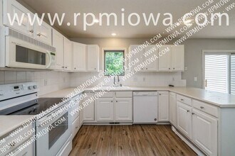 15803 Hawthorn Dr in Clive, IA - Building Photo - Building Photo