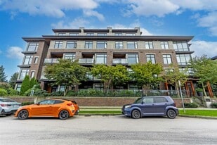 260 Salter St in New Westminster, BC - Building Photo