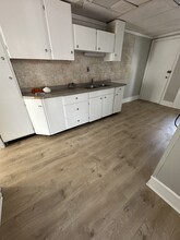134 Pearl St, Unit 134A in Enfield, CT - Foto de edificio - Building Photo
