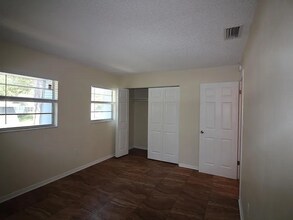 2567 SE 15th Ave in Ocala, FL - Foto de edificio - Building Photo