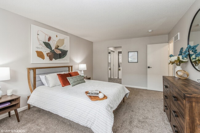Kenilworth Apartments in Prairie Village, KS - Building Photo - Building Photo