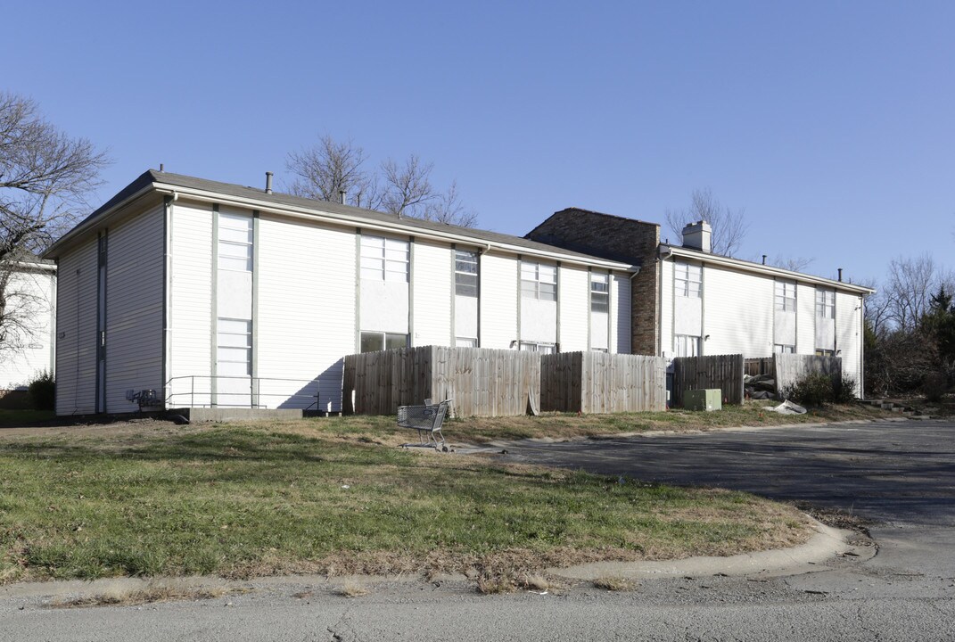 The Greens Apartments in Kansas City, MO - Building Photo