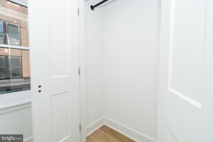 2700 E Auburn St in Philadelphia, PA - Building Photo