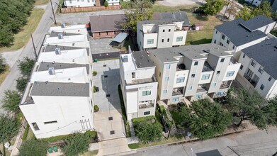 2315 McIlhenny St in Houston, TX - Foto de edificio - Building Photo