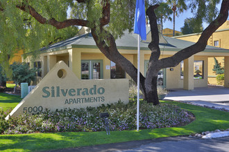 Silverado Apartments in Tucson, AZ - Foto de edificio - Building Photo