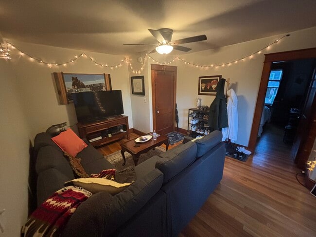214 Myrtle Ave, Unit 2 in Portsmouth, NH - Building Photo - Building Photo