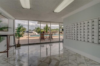 2000 NE 135th St, Unit 908 in North Miami, FL - Foto de edificio - Building Photo