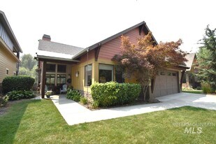 1193 E Lone Shore Dr in Eagle, ID - Building Photo