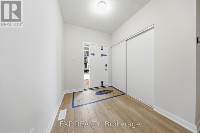 605 Bee Pollen Wy in Ottawa, ON - Building Photo - Building Photo