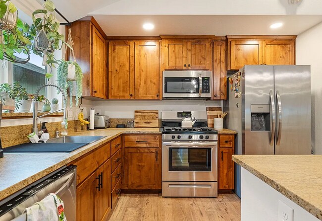 526 Nicholas Lee Dr in Medford, OR - Foto de edificio - Building Photo