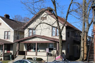 20-28 W Maynard in Columbus, OH - Foto de edificio - Building Photo