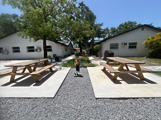 4511 W McElroy Ave in Tampa, FL - Building Photo - Building Photo
