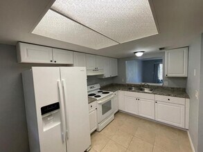 6346 Newtown Cir in Tampa, FL - Building Photo - Building Photo