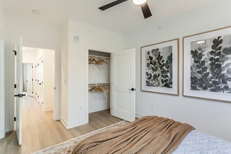 Ara Townhomes & Flats in Castle Rock, CO - Foto de edificio - Building Photo