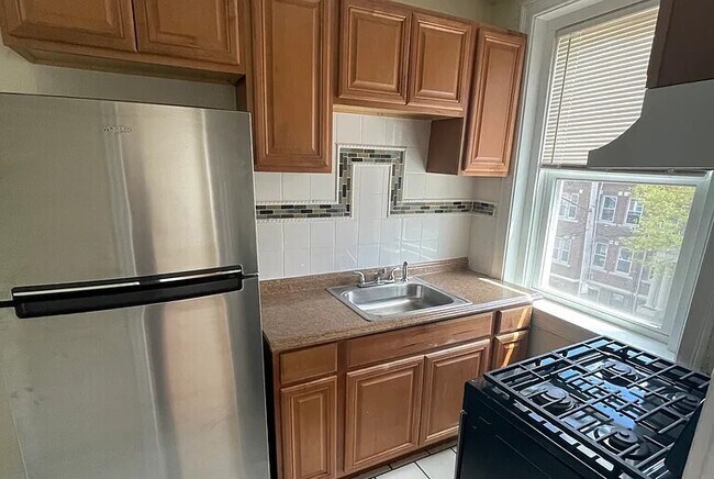 245 Kelton St, Unit 4