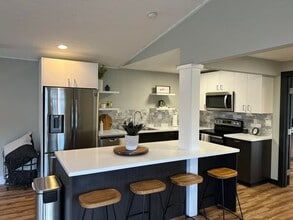 Erlands Point Apartments in Bremerton, WA - Foto de edificio - Building Photo