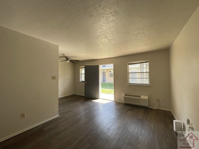 1502 NW Kingsbury Ave, Unit 11