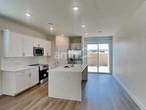 489 Silverbell Fls Pl in Henderson, NV - Building Photo - Building Photo