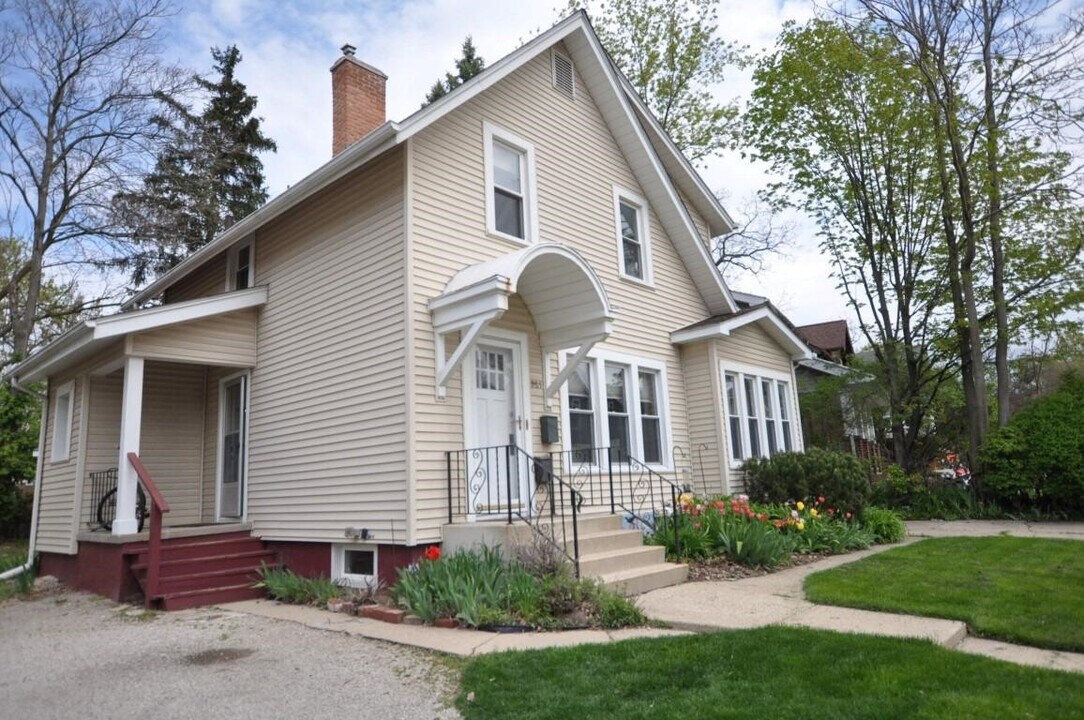 921 Sylvan Ave in Ann Arbor, MI - Building Photo