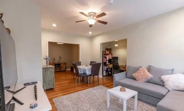 1404 Commonwealth Ave, Unit 5 in Boston, MA - Building Photo - Building Photo