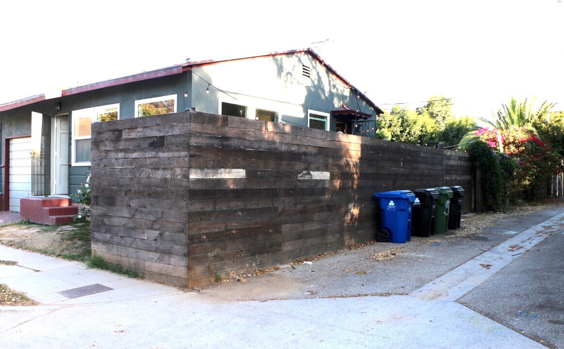 556 Indiana Ave in Venice, CA - Building Photo