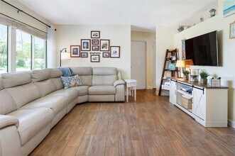 731 44th Ave NE in St. Petersburg, FL - Building Photo - Building Photo