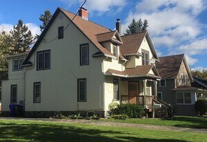 926 E. Washington St, Unit 926 Upper in Appleton, WI - Building Photo