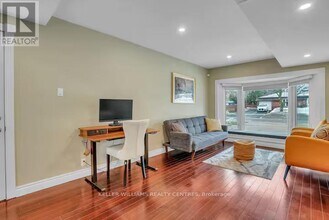 12 Deerpark Dr in Barrie, ON - Building Photo - Building Photo