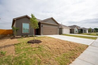 13526 Musselshell Dr in Ponder, TX - Building Photo - Building Photo