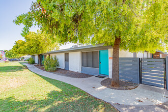 The Clubhouse at Arcadia in Phoenix, AZ - Building Photo - Building Photo