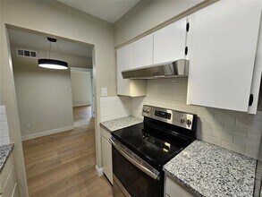 4327 Holland Ave in Dallas, TX - Building Photo - Building Photo