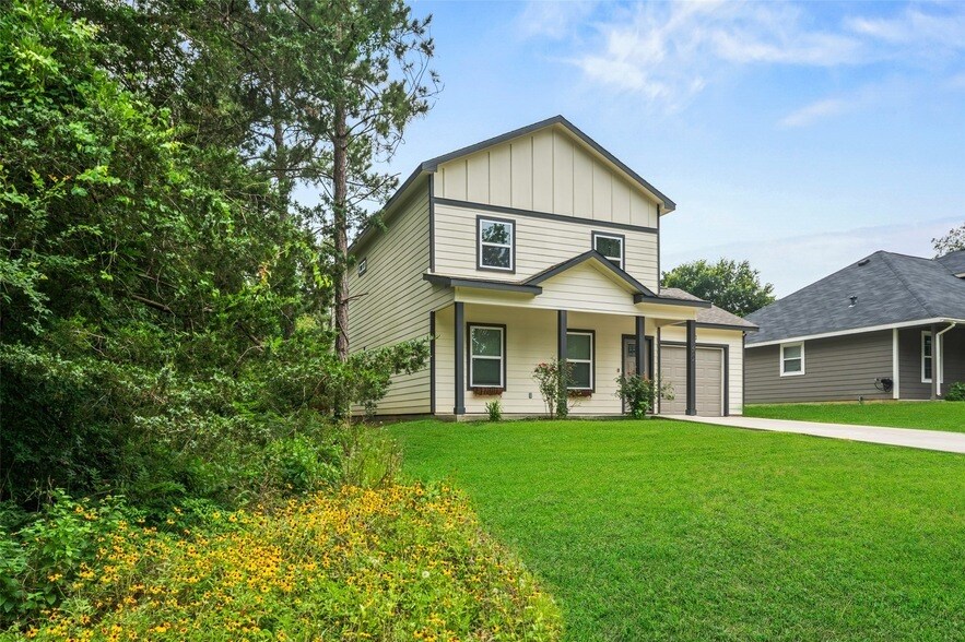 4006 Frontier Rd in Willis, TX - Building Photo